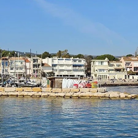 Les Pieds Dans L'eau Saint-Cyr-sur-Mer